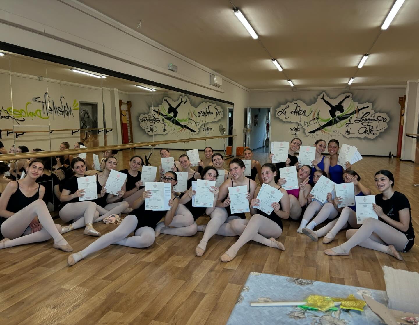 #semplicementenoi ❤️

@royalacademyofdanceitalia ❤️

#resultexam 🍾

@movementdanceacademy.it 😍