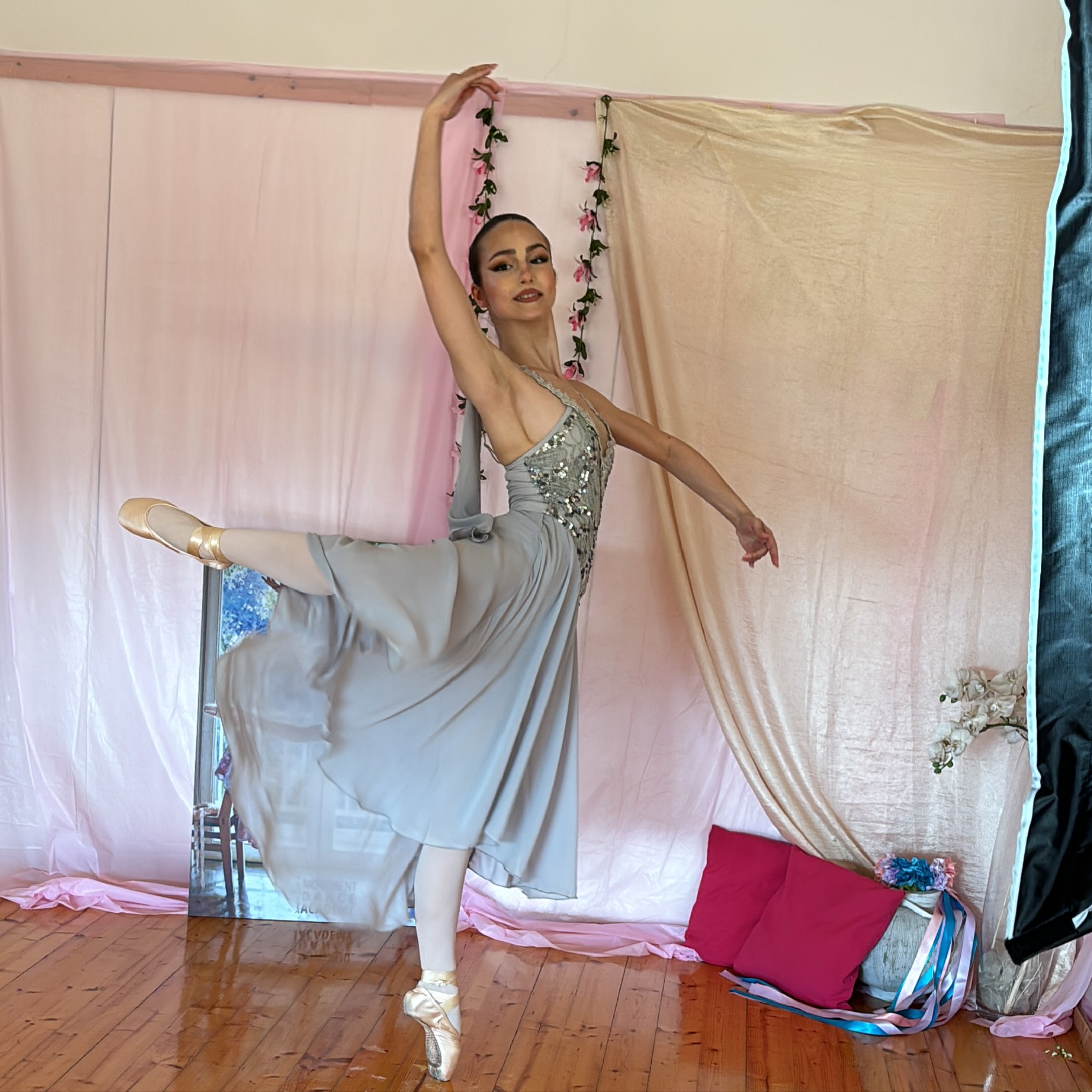 La #danza e’ uno stato dell’anima che esce attraverso il movimento 🫶 

#classicaldance 🤩

#movementdanceacademyit 😎

Ballerina: @giovannacerciello_ 😻